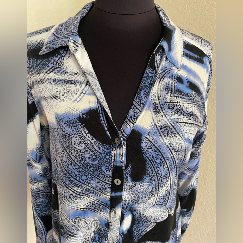 Chico’s Blue & Black, Button Down, Long Sleeve, V Neck Top, Size 1 (Medium) - Picture 2 of 4